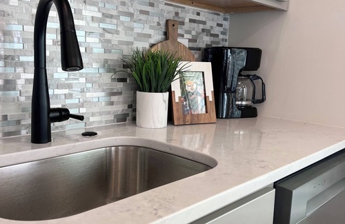 Auburn Cottage | New Luxury 1BR Cottage in Downtown Auburn!