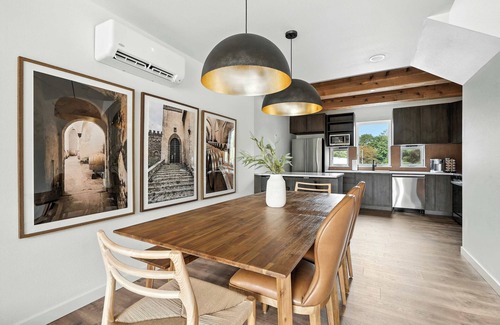 Kerns House | New Luxury 2BR Walk to Dining Best Location