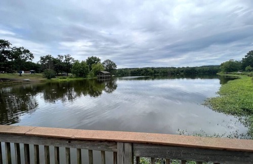 Uniontown House | New Luxury 3 Bed 2 1/2 Bath Duplex