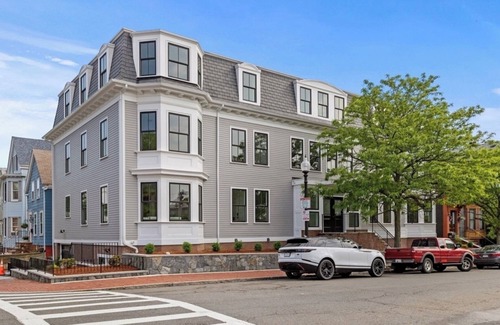 East Boston Condo | New Luxury 3 Bed 3 Bath Condo - East Boston Just 0.5 Miles to Airport T Station