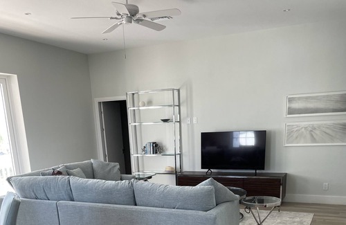 Palm Cay Condo | New Luxury 3 bedroom villa steps from the beach.