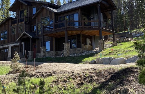 Forest Hills House | NEW luxury 4 Bedroom Home located 1 mile to the Main St.!