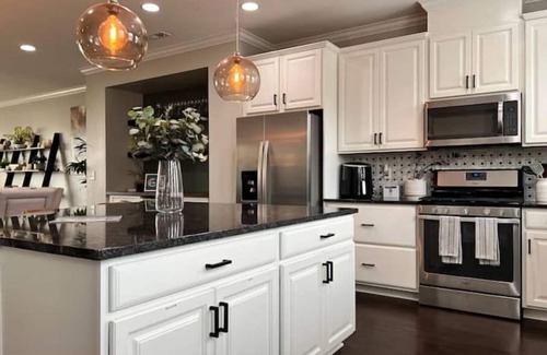 Charlotte House | NEW! Luxury 4 bedroom townhome 1 mile from Uptown