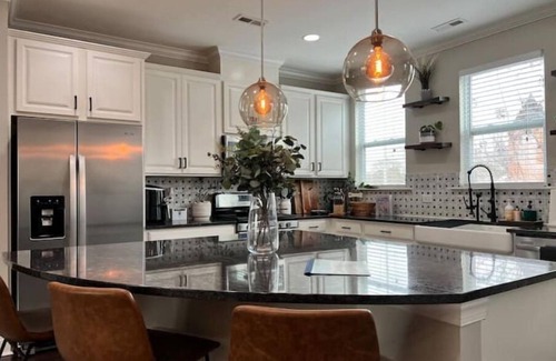 Charlotte House | NEW! Luxury 4 bedroom townhome 1 mile from Uptown