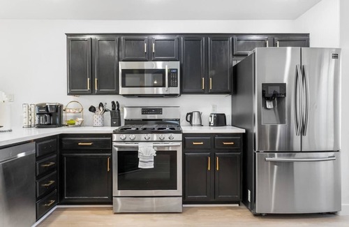 North Las Vegas House | NEW Luxury 4BR Home with Pool/Spa, Arcade & MORE