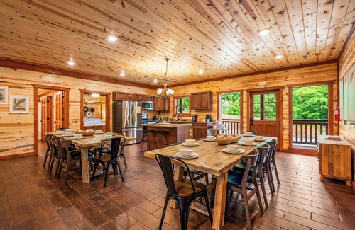 Caton Cabin | NEW Luxury 8BR-Indoor Pool/Outdoor Movie Theater!