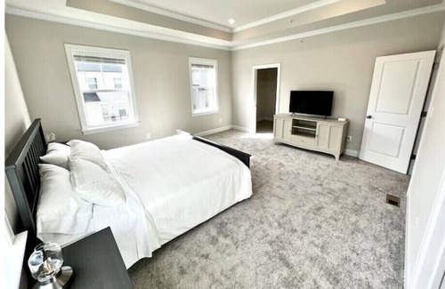 Woodbridge Apartment | New Luxury and Modern in Stonebridge