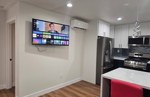 Southwest Anaheim Apartment | New Luxury apartment with AC/Free parking