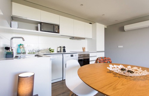 Green Point Apartment | New luxury apartment in a prime location in the trendy Green Point with sea views!