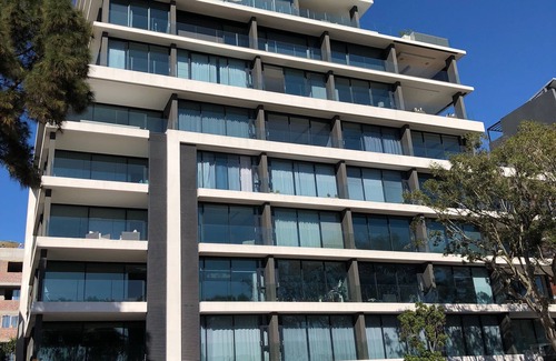 Green Point Apartment | New luxury apartment in a prime location in the trendy Green Point with sea views!
