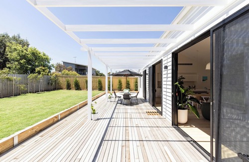 Point Lonsdale House | New Luxury Beach House with 5 bedrooms, Huge North Facing Deck and Yard