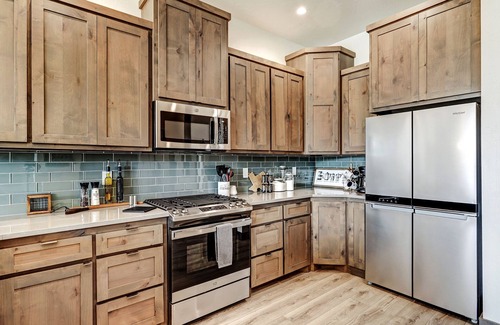 Angel Fire House | New Luxury | Close to Slopes | WiFi | Hot Tub | Valley View Villa 9