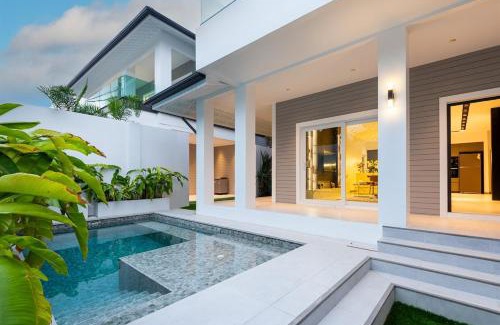 South Pattaya Villa | NEW Luxury Dual Villas, 9 Total Bedrooms, 7 Bathrooms, KTV, 3km to Walking Street & Beach