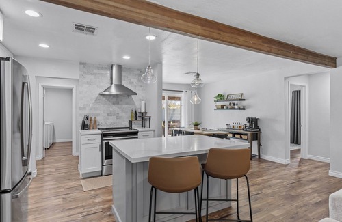 Pomelo Park House | NEW Luxury Escape - 10 min to Scottsdale - Firepit