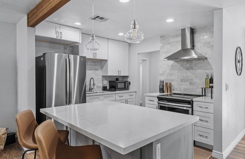 Pomelo Park House | NEW Luxury Escape - 10 min to Scottsdale - Firepit