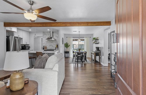 Pomelo Park House | NEW Luxury Escape - 10 min to Scottsdale - Firepit