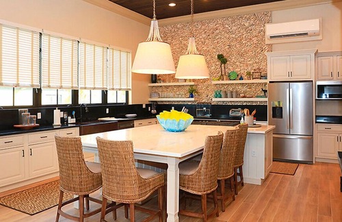 Double Bay House | New Luxury Estate w/Htd Pool, Pink-Sand Double Bay Beach FULLY STAFFED