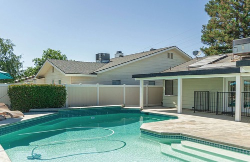 Greenacres Villa | New! Luxury Getaway Villa, 4BD/3Bath w/ Pool!