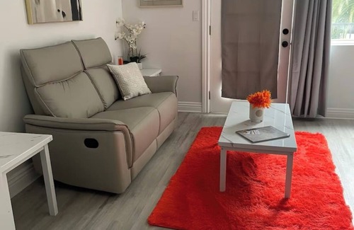Pomona Apartment | New Luxury Guest House/Pool/Bath/Laundry