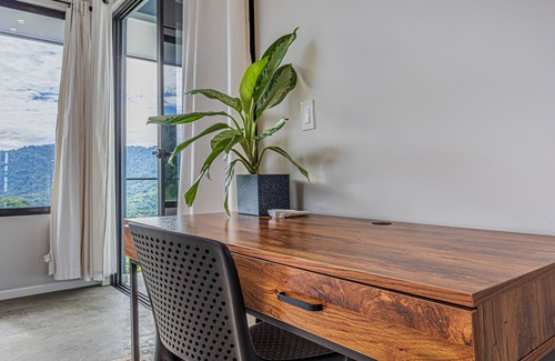 Portalon House | New Luxury Home - 180 degree Ocean Views - Pool/Hot tub -Sleeps 11 - Chef avail
