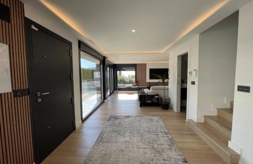 Peligros Villa | New Luxury Home in Granada with Private Pool