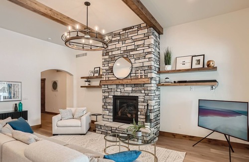 Loveland House | New! Luxury Home-TPC Golf Course-Mountain Views
