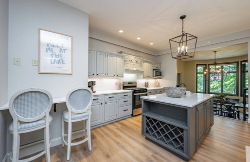 Oakland House | New! Luxury Lakefront w/Pool, Dock & Hot Tub