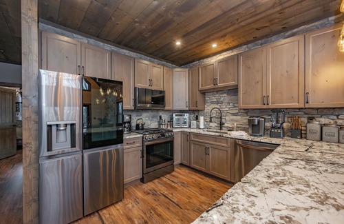 McHenry House | New! Luxury Lodge w/Pool, Sauna & Theater