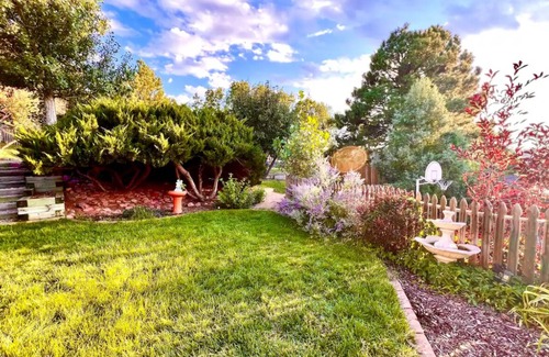 Village Seven House | New Luxury Primary Suite-TWO King Beds-Wraparound Deck-Mountain Views-Hot Tub