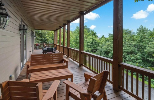 Whittier Condo | New Luxury Smoky Mountain Country Club Condo! Huge Deck with Gorgeous View!