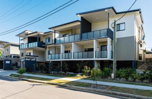Mount Gravatt East Apartment | New Luxury Spacious private rooftop hilltop view 2BD
