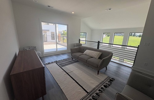 Olathe House | NEW Luxury townhome w/excellent location