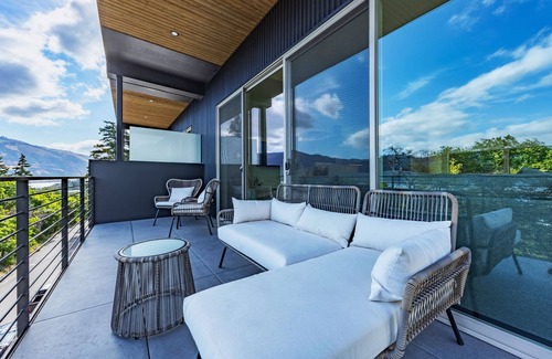 Hood River House | NEW Luxury Townhouse, River View, Steps to Downtown!