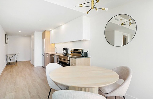 Quartier des Spectacles Apartment | New Luxury Unit in Heart of MTL 908 | Metro access