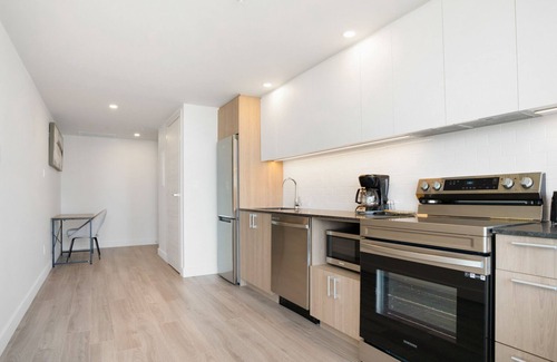 Quartier des Spectacles Apartment | New Luxury Unit in Heart of MTL 908 | Metro access