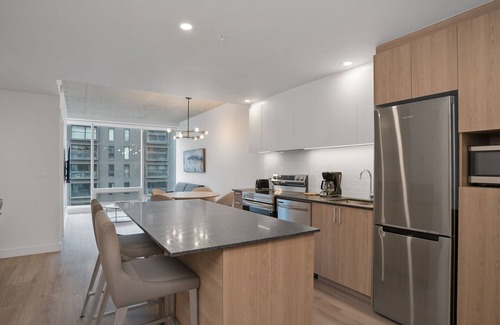 Quartier des Spectacles Apartment | New Luxury Unit in Heart of MTL 911 | Metro access