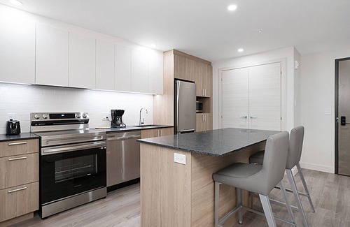 Quartier des Spectacles Apartment | New Luxury Unit in Heart of MTL 813 | Metro access