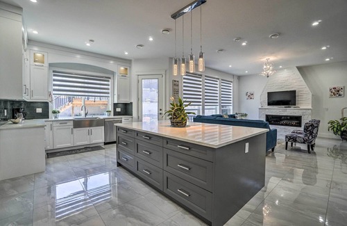 Surrey House | NEW! Luxury Vancouver Home w/Patio and Views of Dwtn