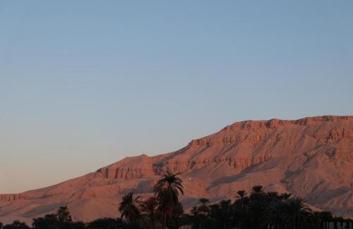 Luxor Villa | NEW Luxury Villa, BEST mountain views! near Temples