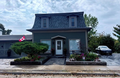 Gananoque Apartment | NEW- LUXURY WATERFRONT WALKOUT, Steps to downtown Gananoque & 1000 Island ferry