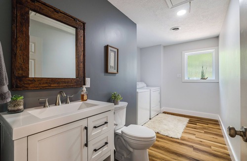 McGaheysville Cabin | New! Lynx Lodge - Luxury Mountain Modern Home - Sleeps 14-16, great rates!