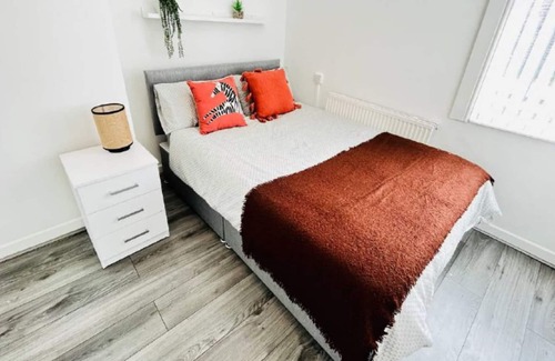 Everton Apartment | NEW Magnificent Hangout House near LFC, 3 BR