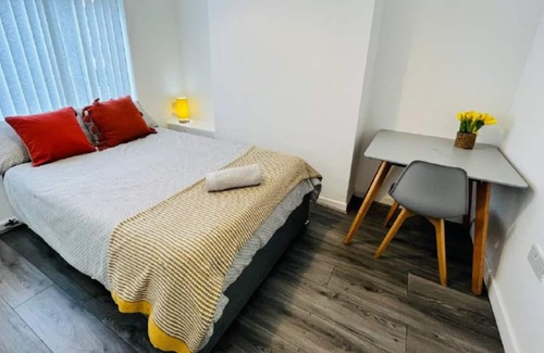 Everton Apartment | NEW Magnificent Hangout House near LFC, 3 BR