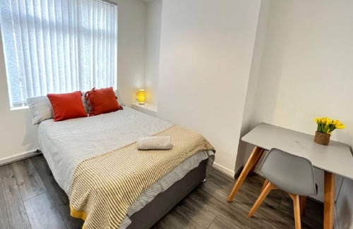 Everton Apartment | NEW Magnificent Hangout House near LFC, 3 BR
