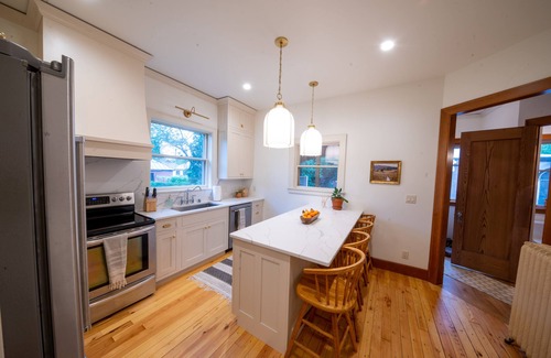 La Crosse House | NEW! Manor on Main- Celebrations, Reunions, Events