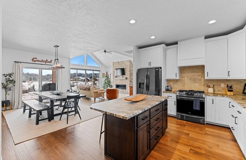 McCall House | New - Meadowbright VIsta - Large driveway - Clubhouse with pool & hot tub - River - Luxury