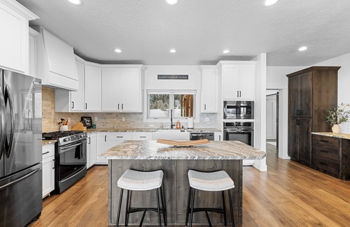 McCall House | New - Meadowbright VIsta - Large driveway - Clubhouse with pool & hot tub - River - Luxury