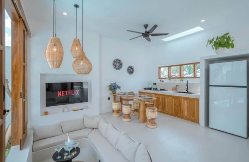 Pererenan House | New Mediterranean & Tropical 3B Villa Canggu Beach