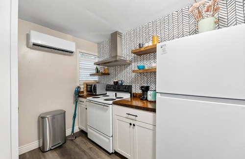 Mobile House | NEW Midtown 5 BD 4 BA | Sleeps 24 | Mardi Gras