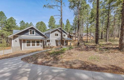 Flagstaff House | NEW Mini Mansion Paradise Hot Tub Pool table 2 acres AC